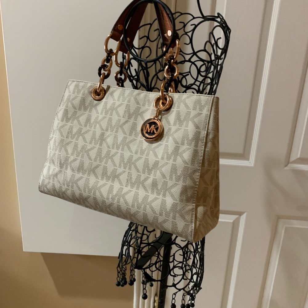 Gently used Michale Kora hand bag